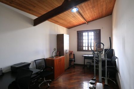 Casa à venda com 300m², 4 quartos e 4 vagasEscritório