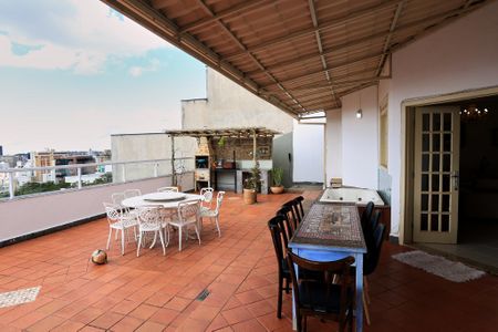 Casa à venda com 300m², 4 quartos e 4 vagasVaranda gourmet