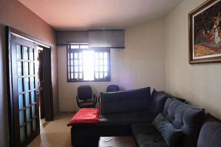 Casa à venda com 300m², 4 quartos e 4 vagasSala de TV