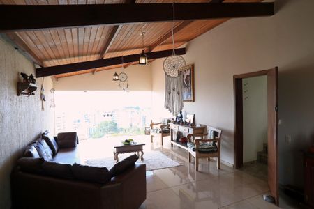 Casa à venda com 300m², 4 quartos e 4 vagasSala 1