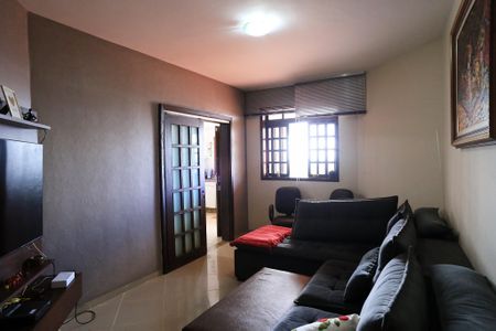 Casa à venda com 300m², 4 quartos e 4 vagasSala de TV