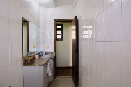 Casa à venda com 300m², 4 quartos e 4 vagasBanheiro 1