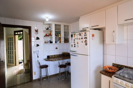 Casa à venda com 300m², 4 quartos e 4 vagasCozinha