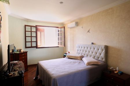 Casa à venda com 300m², 4 quartos e 4 vagasSuíte