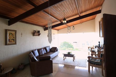 Casa à venda com 300m², 4 quartos e 4 vagasSala 1