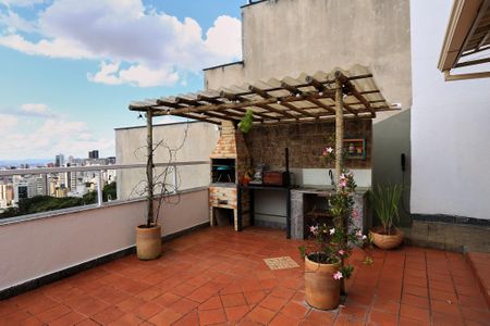 Casa à venda com 300m², 4 quartos e 4 vagasChurrasqueira