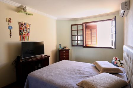 Casa à venda com 300m², 4 quartos e 4 vagasSuíte