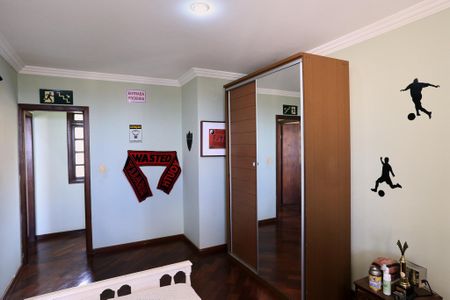 Casa à venda com 300m², 4 quartos e 4 vagasQuarto