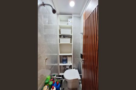 Apartamento à venda com 77m², 2 quartos e sem vagaBanheiro de serviço