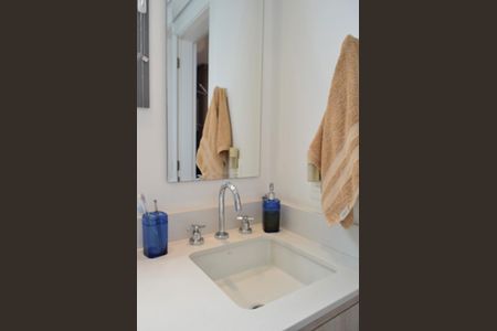 Apartamento à venda com 136m², 2 quartos e 2 vagasBanheiro da Suíte 1