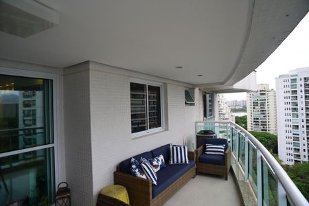 Apartamento à venda com 120m², 3 quartos e 2 vagasVaranda
