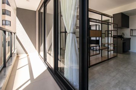 Sacada de kitnet/studio para alugar com 1 quarto, 33m² em Cristo Rei, Curitiba