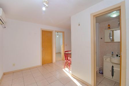 Sala de apartamento para alugar com 2 quartos, 40m² em Rubem Berta, Porto Alegre