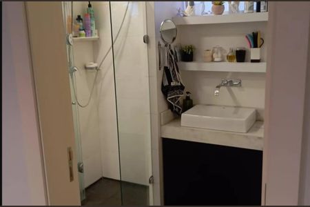 Banheiro de apartamento para alugar com 1 quarto, 49m² em Higienópolis, Porto Alegre