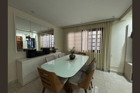 Casa à venda com 129m², 3 quartos e 1 vagaSala