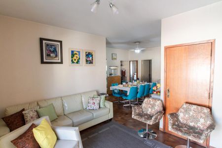 Casa para alugar com 454m², 5 quartos e 4 vagas Casa para alugar com 454m², 5 quartos e 4 vagasSala