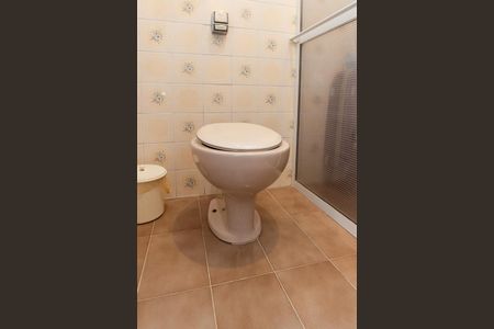 Casa para alugar com 454m², 5 quartos e 4 vagas Casa para alugar com 454m², 5 quartos e 4 vagasCasa 2 - Banheiro da Suíte