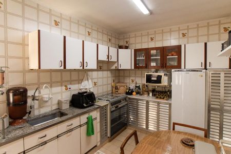 Casa para alugar com 454m², 5 quartos e 4 vagas Casa para alugar com 454m², 5 quartos e 4 vagasCasa 2 - Cozinha