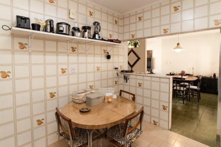 Casa para alugar com 454m², 5 quartos e 4 vagas Casa para alugar com 454m², 5 quartos e 4 vagasCasa 2 - Cozinha