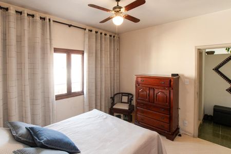 Casa para alugar com 454m², 5 quartos e 4 vagas Casa para alugar com 454m², 5 quartos e 4 vagasCasa 2 - Quarto