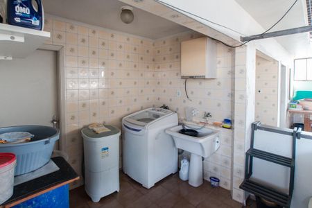 Casa para alugar com 454m², 5 quartos e 4 vagas Casa para alugar com 454m², 5 quartos e 4 vagasCasa 2 - Área de Serviço