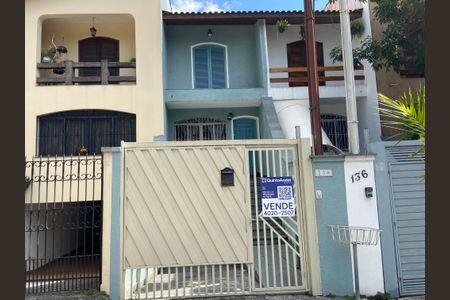 Casa à venda com 116m², 2 quartos e 2 vagasFachada
