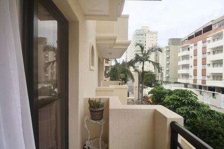 Apartamento para alugar com 77m², 3 quartos e 2 vagasVaranda