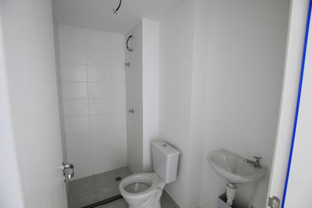 Banheiro de kitnet/studio para alugar com 1 quarto, 24m² em Sé, São Paulo