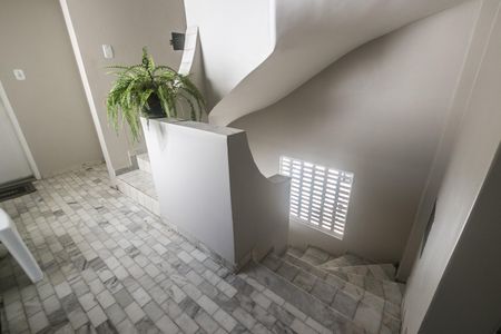 Apartamento para alugar com 70m², 3 quartos e 1 vaga Apartamento para alugar com 70m², 3 quartos e 1 vagaEscadas