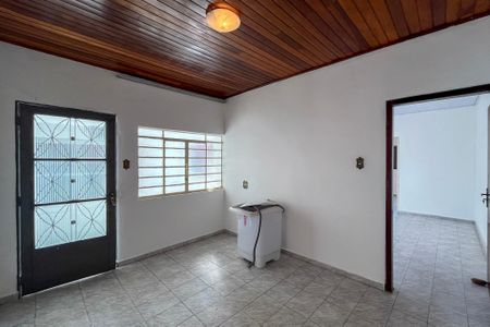 Casa para alugar com 200m², 2 quartos e 5 vagas Casa para alugar com 200m², 2 quartos e 5 vagasSala