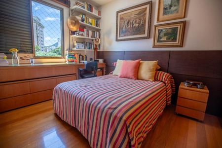 Apartamento à venda com 172m², 4 quartos e 3 vagasQuarto Suíte 2