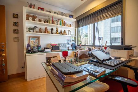 Apartamento à venda com 172m², 4 quartos e 3 vagasQuarto 3