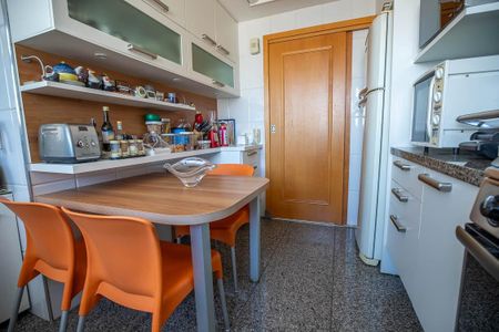 Apartamento à venda com 172m², 4 quartos e 3 vagasCozinha 