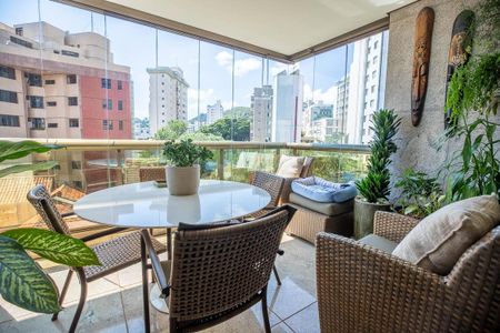 Apartamento à venda com 172m², 4 quartos e 3 vagasVaranda 