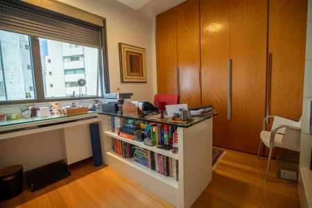 Apartamento à venda com 172m², 4 quartos e 3 vagasQuarto 3