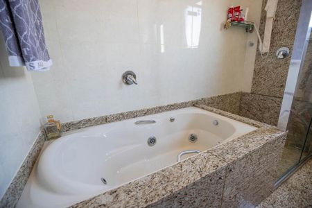 Apartamento à venda com 172m², 4 quartos e 3 vagasBanheiro da Suíte 1