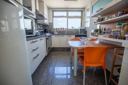 Apartamento à venda com 172m², 4 quartos e 3 vagasCozinha 