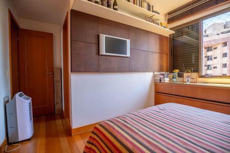 Apartamento à venda com 172m², 4 quartos e 3 vagasQuarto Suíte 2