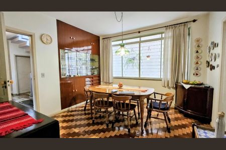 Casa à venda com 370m², 4 quartos e 4 vagas Casa à venda com 370m², 4 quartos e 4 vagasFoto 09