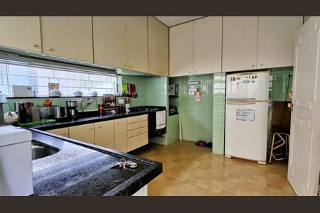 Casa à venda com 370m², 4 quartos e 4 vagas Casa à venda com 370m², 4 quartos e 4 vagasFoto 12