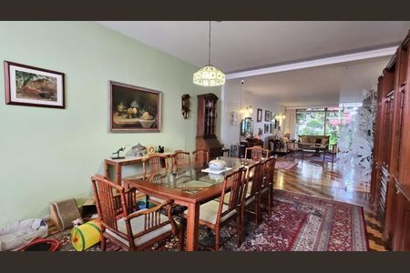 Casa à venda com 370m², 4 quartos e 4 vagas Casa à venda com 370m², 4 quartos e 4 vagasFoto 03