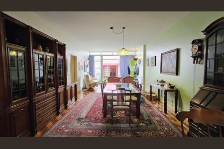 Casa à venda com 370m², 4 quartos e 4 vagas Casa à venda com 370m², 4 quartos e 4 vagasFoto 05