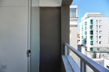 Apartamento à venda com 75m², 3 quartos e 2 vagasQuarto 2 - Varanda