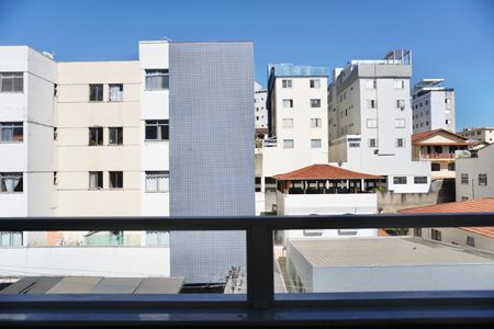 Apartamento à venda com 75m², 3 quartos e 2 vagasQuarto 2 - Varanda
