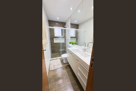 Casa de condomínio à venda com 232m², 3 quartos e 1 vagaBanheiro