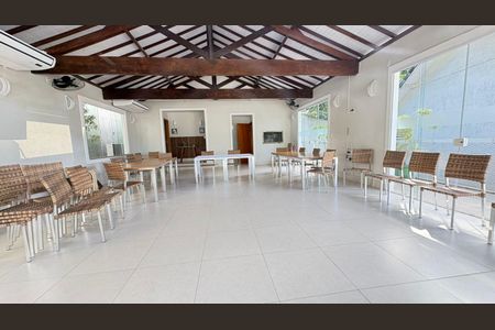 Casa de condomínio à venda com 232m², 3 quartos e 1 vagaÁrea externa