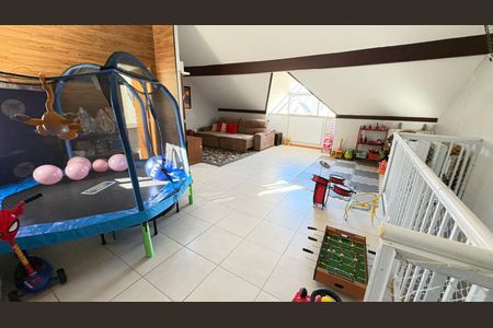 Casa de condomínio à venda com 232m², 3 quartos e 1 vagaSótão