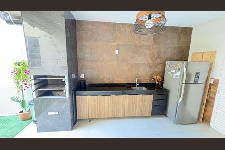 Casa de condomínio à venda com 232m², 3 quartos e 1 vagaÁrea externa