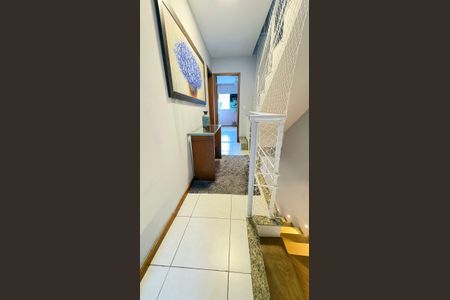 Casa de condomínio à venda com 232m², 3 quartos e 1 vagaCorredor