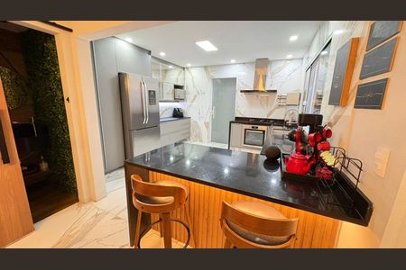 Casa de condomínio à venda com 232m², 3 quartos e 1 vagaCozinha